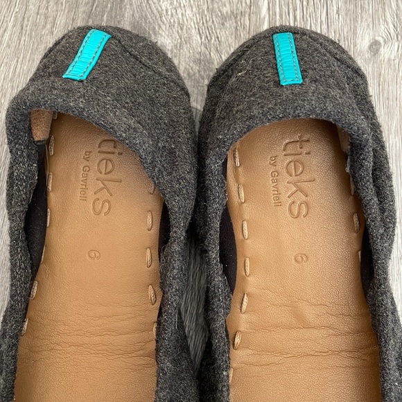 Tieks Greysrone Flats Size 6 - Picture 2 of 3